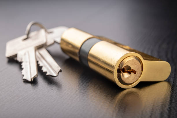 A lock cylinder and a key set