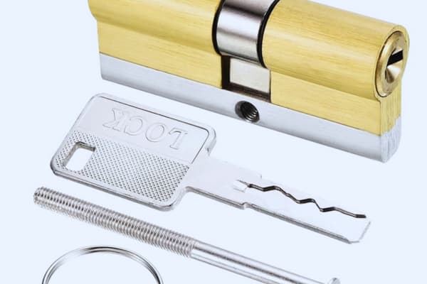 Overview showing advantages and disadvantages of a euro cylinder lock