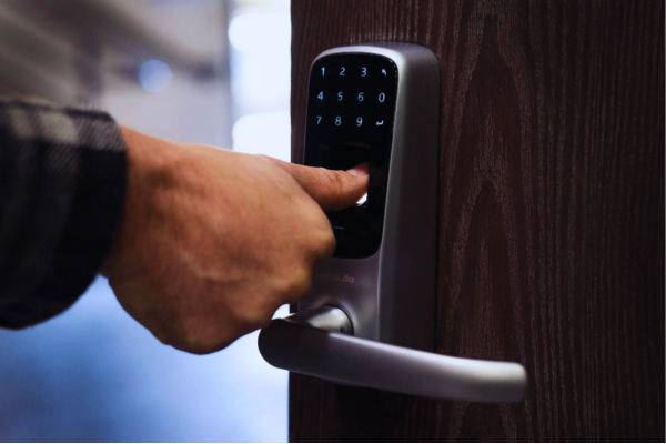 biometric access within advanced hotel door lock systems