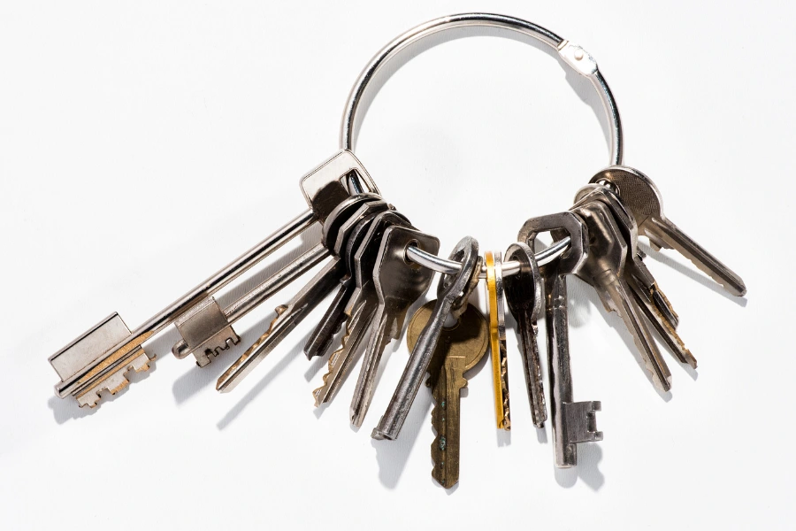 traditional lock key management problems in business security